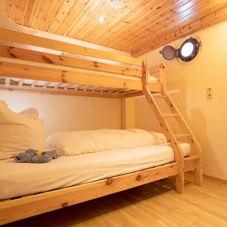 Kuestenmotorschiff Aventura Бремен Екстер'єр фото