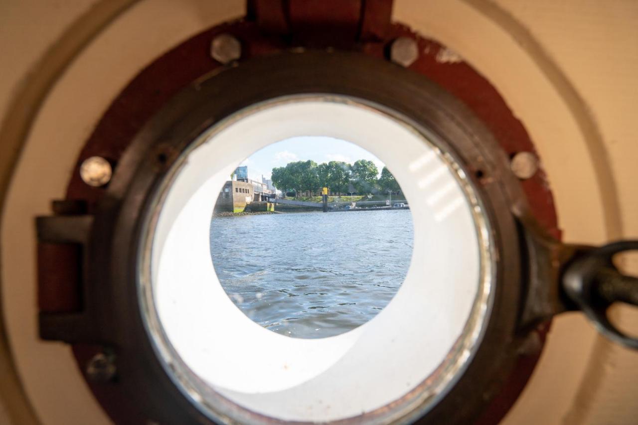 Kuestenmotorschiff Aventura Бремен Екстер'єр фото